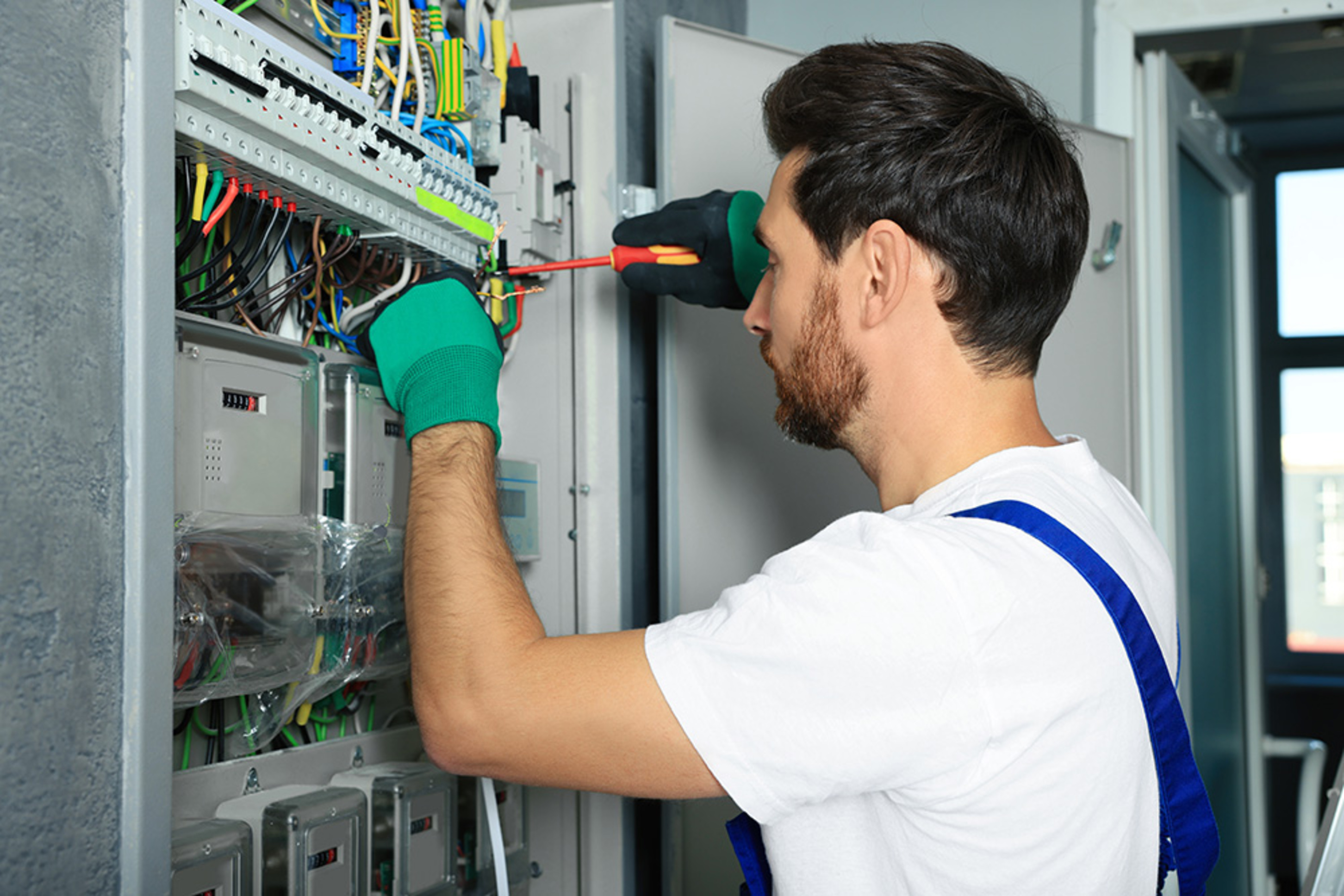 Nieder­spannungs­anlagen bei Sünkel elektro GmbH in Berlin